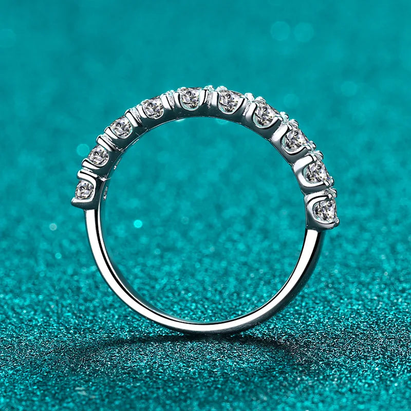 Crown Moissanite